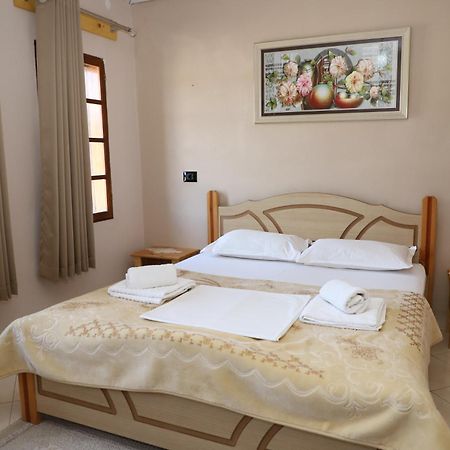 Guest House Lion Berat Exterior foto