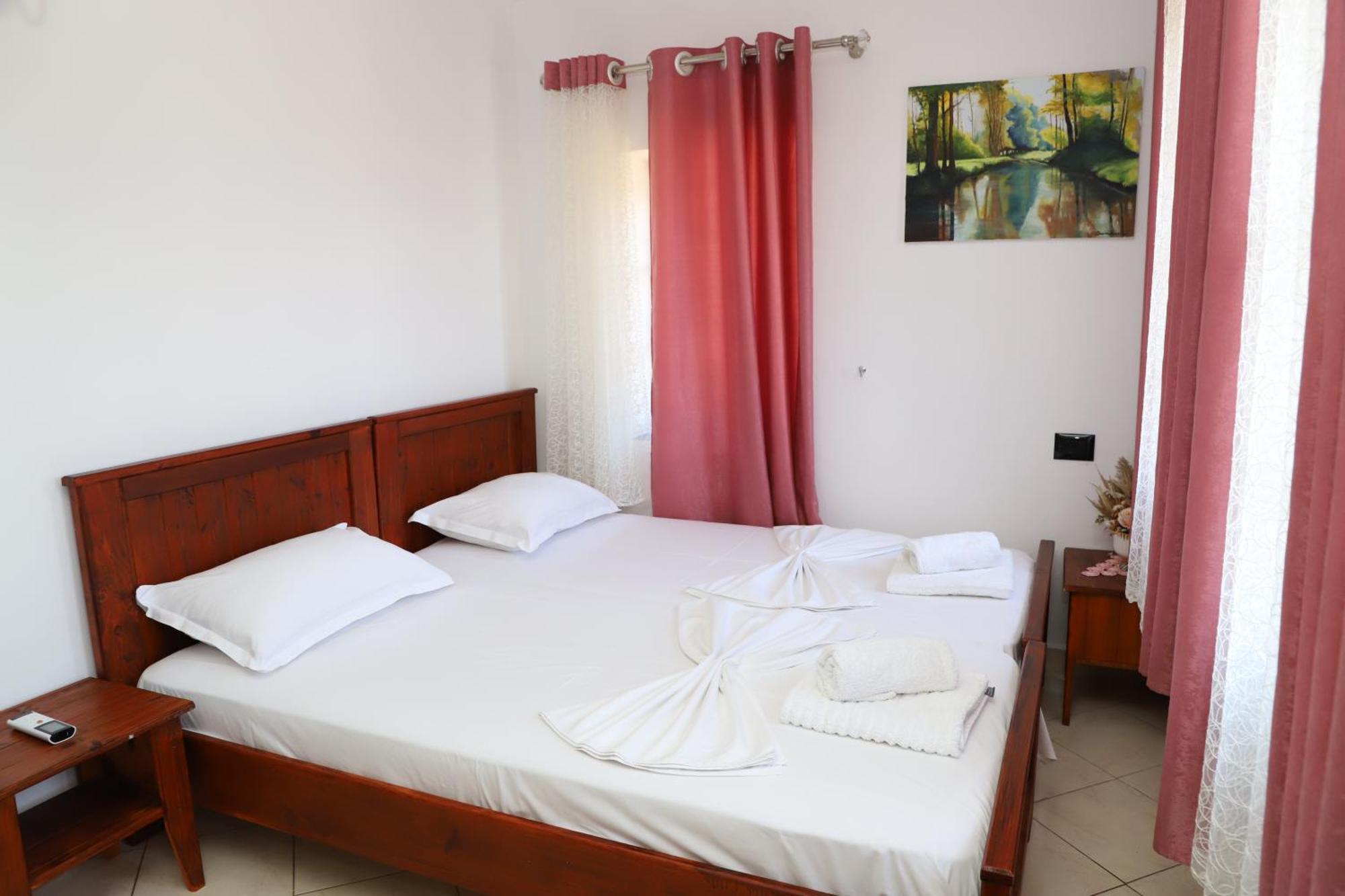 Guest House Lion Berat Exterior foto