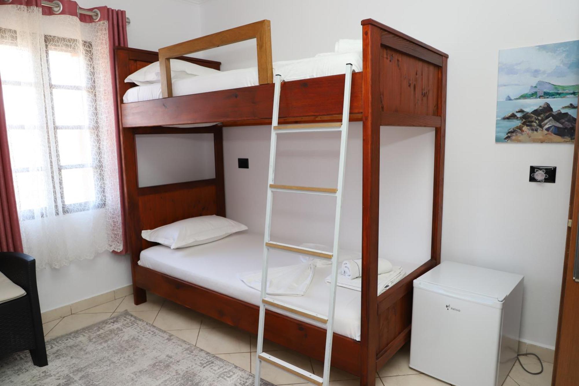 Guest House Lion Berat Exterior foto